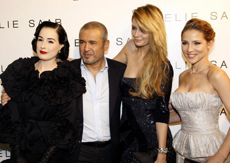 Elie Saab con sus tres musas