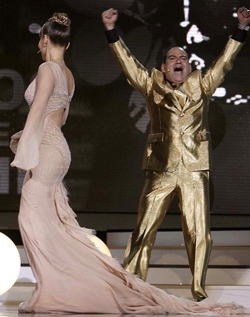 Camacho y Elsa Pataky en la gala de los Goya 2008